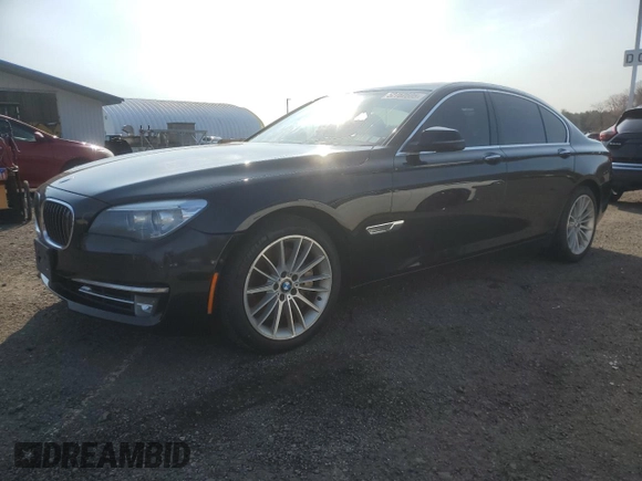 2013 BMW 7 Series 750i xDrive z VIN WBAYB6C52DD224129, wystawiony jako Copart lot #52752605 z przebiegiem 122 275 mil mil oraz Czysty tytuł • Clean title. Historia ofert i sprzedaży dostępna na DreamBid. Obrazek 1.