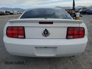 2007 Ford Mustang Deluxe z VIN 1ZVFT80N975326126, wystawiony jako Copart lot #53705085 z przebiegiem 77 431 mil mil oraz Szkoda całkowita • Salvage title. Historia ofert i sprzedaży dostępna na DreamBid. Obrazek 6.
