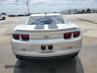 2012 Chevrolet Camaro 2LS z VIN 2G1FA1E35C9142332, wystawiony jako Copart lot #55449195 z przebiegiem 142 323 mil mil oraz Szkoda całkowita • Salvage title. Historia ofert i sprzedaży dostępna na DreamBid. Obrazek 6.