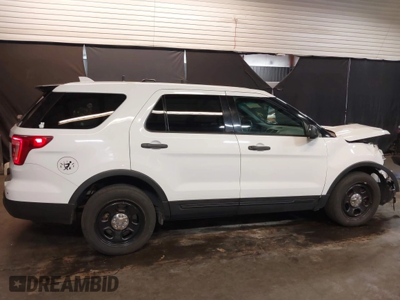 2016 Ford Police Interceptor Utility z VIN 1FM5K8ARXGGB88647, wystawiony jako IAAI lot #42167008 z przebiegiem 140 044 mil mil oraz . Historia ofert i sprzedaży dostępna na DreamBid. Obrazek 13.