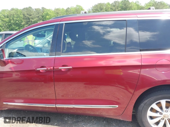 2017 Chrysler Pacifica Touring L with VIN 2C4RC1BG0HR591124, listed as a IAAI auction lot 42138595 with 113,071 mi miles and . Bid and sale history available at DreamBid. Image 15.