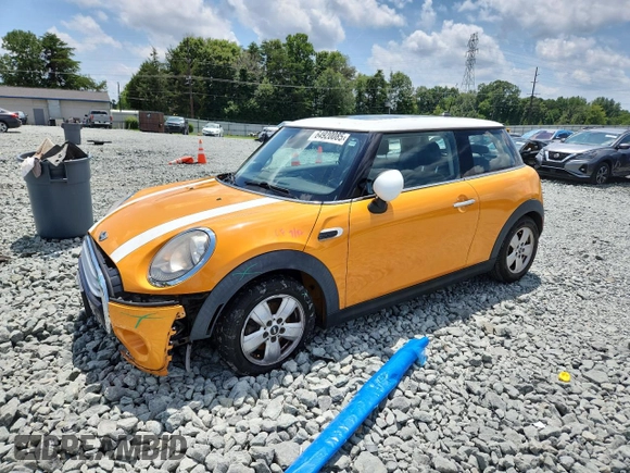 2015 MINI Hardtop z VIN WMWXM5C50F3A57281, wystawiony jako Copart lot #64920085 z przebiegiem 125 537 mil mil oraz Szkoda całkowita • Salvage title. Historia ofert i sprzedaży dostępna na DreamBid. Obrazek 1.