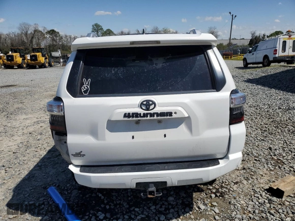 2018 Toyota 4Runner SR5 with VIN JTEBU5JR6J5497210, listed as a Copart auction lot 49704195 with 124,508 mi miles and Salvage Title. Bid and sale history available at DreamBid. Image 6.