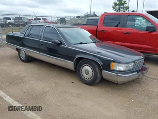 1993 Cadillac Fleetwood z VIN 1G6DW5275PR710205, wystawiony jako IAAI lot #42358475 z przebiegiem 140 195 mil mil oraz . Historia ofert i sprzedaży dostępna na DreamBid. Obrazek 1.