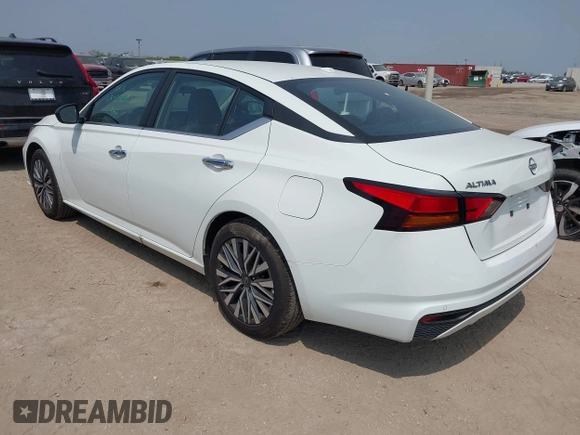 2025 Nissan Altima SV z VIN 1N4BL4DVXSN378609, wystawiony jako IAAI lot #42318744 z przebiegiem 4 751 mil mil oraz . Historia ofert i sprzedaży dostępna na DreamBid. Obrazek 3.