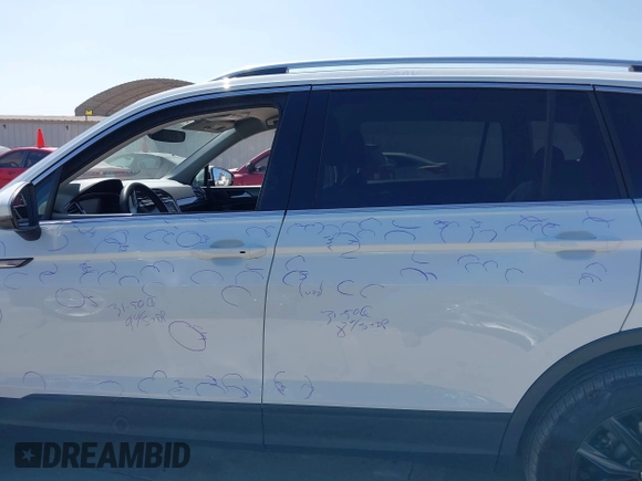 2024 Volkswagen Tiguan SE с VIN 3VV2B7AX9RM123637, выставлен на аукционе IAAI как лот 42446754 с пробегом 20 573 миль миль и . История ставок и продаж доступна на DreamBid. Изображение 14.