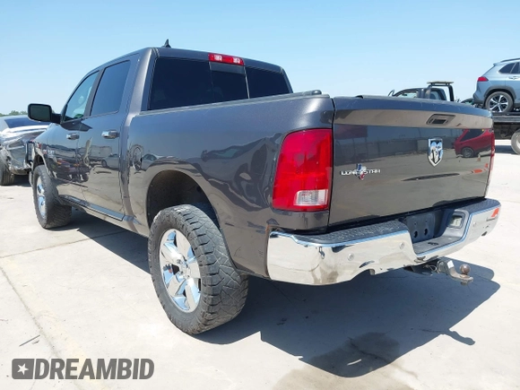 2016 Ram 1500 Lone Star z VIN 1C6RR6LT5GS209519, wystawiony jako IAAI lot #41983512 z przebiegiem 197 647 mil mil oraz . Historia ofert i sprzedaży dostępna na DreamBid. Obrazek 3.