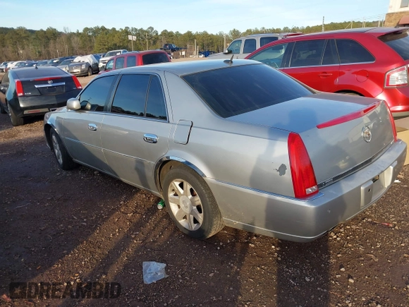 2006 Cadillac DTS 1SC z VIN 1G6KD57Y26U104838, wystawiony jako IAAI lot #41280412 z przebiegiem 172 494 mil mil oraz . Historia ofert i sprzedaży dostępna na DreamBid. Obrazek 3.