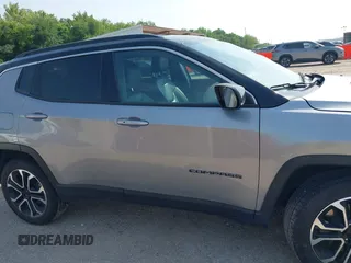 2024 Jeep Compass Limited z VIN 3C4NJDCN4RT595193, wystawiony jako IAAI lot #42275126 z przebiegiem 26 638 mil mil oraz . Historia ofert i sprzedaży dostępna na DreamBid. Obrazek 13.