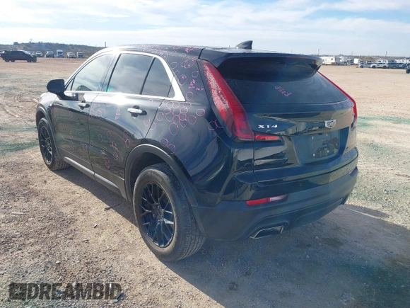 2020 Cadillac XT4 FWD Luxury z VIN 1GYAZAR48LF151119, wystawiony jako IAAI lot #41327430 z przebiegiem 62 704 mil mil oraz . Historia ofert i sprzedaży dostępna na DreamBid. Obrazek 3.
