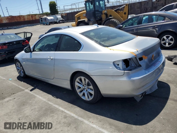 2013 BMW 3 Series 328i z VIN WBAKE5C57DJ107462, wystawiony jako Copart lot #54788605 z przebiegiem 118 763 mil mil oraz Szkoda całkowita • Salvage title. Historia ofert i sprzedaży dostępna na DreamBid. Obrazek 2.