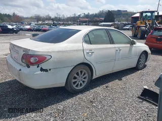 2002 Lexus ES 300 with VIN JTHBF30G220039194, listed as a IAAI auction lot 41964641 with 275,733 mi miles. Bid and sale history available at carsss.com. Image 4.