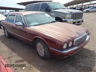 1998 Jaguar XJ Vanden Plas z VIN SAJKX624XWC820876, wystawiony jako IAAI lot #42366163 z przebiegiem Nie podano mil oraz . Historia ofert i sprzedaży dostępna na DreamBid. Obrazek 1.