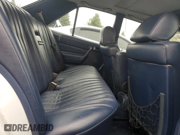 1992 Mercedes-Benz 190 z VIN WDBDA29D3NF993013, wystawiony jako Copart lot #55794035 z przebiegiem 181 833 mil mil oraz Szkoda całkowita • Salvage title. Historia ofert i sprzedaży dostępna na DreamBid. Obrazek 10.