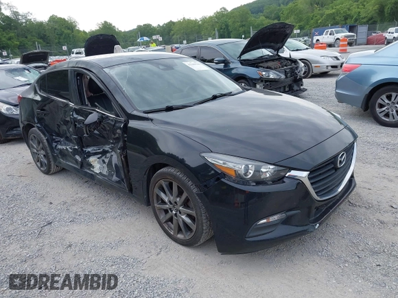 2018 Mazda 3 Touring z VIN 3MZBN1V36JM202498, wystawiony jako IAAI lot #42380709 z przebiegiem 108 930 mil mil oraz . Historia ofert i sprzedaży dostępna na DreamBid. Obrazek 1.
