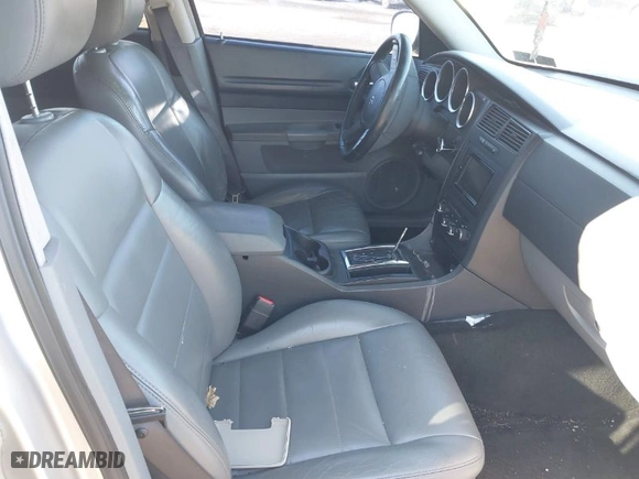 2005 Dodge Magnum RT with VIN 2D8GV58275H118005, listed as a IAAI auction lot 41407758 with 139,684 mi miles. Bid and sale history available at carsss.com. Image 5.