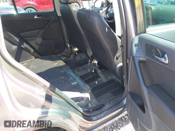 2013 Volkswagen Tiguan SEL with VIN WVGBV3AX1DW595673, listed as a IAAI auction lot 42140263 with 77,457 mi miles and . Bid and sale history available at DreamBid. Image 8.