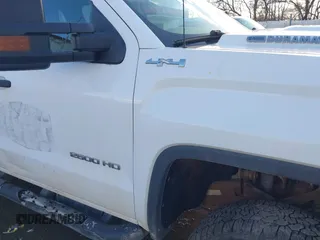 2018 GMC Sierra 2500HD z VIN 1GT12REY1JF180704, wystawiony jako IAAI lot #41157499 z przebiegiem 200 270 mil mil oraz . Historia ofert i sprzedaży dostępna na DreamBid. Obrazek 6.