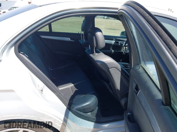 2014 Mercedes-Benz C 250 Sport с VIN WDDGF4HB1EA933861, выставлен на аукционе IAAI как лот 42518063 с пробегом 193 736 миль миль и . История ставок и продаж доступна на DreamBid. Изображение 8.