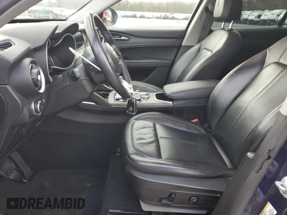 2020 Alfa Romeo Stelvio Ti z VIN ZASPAKBN8L7C76865, wystawiony jako Copart lot #49966655 z przebiegiem 26 531 mil mil oraz Szkody całkowita. Historia ofert i sprzedaży dostępna na DreamBid. Obrazek 7.