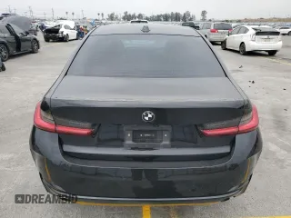 2023 BMW 3 Series 330i z VIN 3MW69FF05P8D51932, wystawiony jako Copart lot #54539205 z przebiegiem Nie podano mil oraz Szkoda całkowita • Salvage title. Historia ofert i sprzedaży dostępna na DreamBid. Obrazek 6.