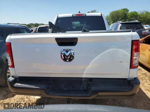 2022 Ram 1500 z VIN 1C6RRENG5NN241263, wystawiony jako Copart lot #67242344 z przebiegiem 83 443 mil mil oraz Szkoda całkowita • Salvage title. Historia ofert i sprzedaży dostępna na DreamBid. Obrazek 6.