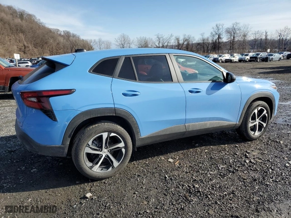 2024 Chevrolet Trax 1RS with VIN KL77LGE28RC216695, listed as a Copart auction lot 50679095 with 4,175 mi miles and Salvage Title. Bid and sale history available at carsss.com. Image 3.