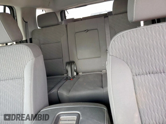 2018 Chevrolet Tahoe LS z VIN 1GNSKAKC4JR149743, wystawiony jako Copart lot #50081815 z przebiegiem 52 005 mil mil oraz Szkoda całkowita • Salvage title. Historia ofert i sprzedaży dostępna na DreamBid. Obrazek 10.