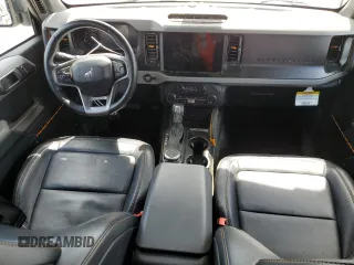 2023 Ford Bronco z VIN 1FMEE5DP8PLB29801, wystawiony jako Copart lot #55086715 z przebiegiem 14 826 mil mil oraz Szkoda całkowita • Salvage title. Historia ofert i sprzedaży dostępna na DreamBid. Obrazek 8.