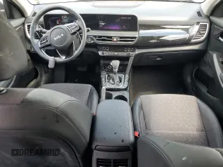 2025 Kia Seltos S z VIN KNDEUCAA0S7749636, wystawiony jako Copart lot #55613685 z przebiegiem 2 597 mil mil oraz Szkoda całkowita • Salvage title. Historia ofert i sprzedaży dostępna na DreamBid. Obrazek 8.