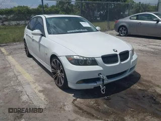2006 BMW 3 Series 325i with VIN WBAVB13586KR64000, listed as a IAAI auction lot 42185081 with 160,589 mi miles. Bid and sale history available at carsss.com. Image 1.