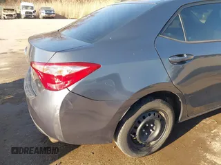 2018 Toyota Corolla L z VIN 2T1BURHE5JC969463, wystawiony jako IAAI lot #41760784 z przebiegiem 406 432 mil mil oraz . Historia ofert i sprzedaży dostępna na DreamBid. Obrazek 18.