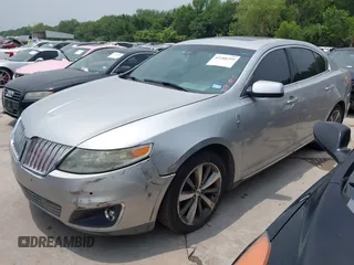 2009 Lincoln MKS с VIN 1LNHM94R99G611617, выставлен на аукционе IAAI как лот 42288299 с пробегом 115 320 миль миль и . История ставок и продаж доступна на DreamBid. Изображение 2.