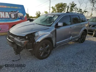 2020 Dodge Journey Crossroad z VIN 3C4PDCGB0LT226087, wystawiony jako Copart lot #57276365 z przebiegiem 121 456 mil mil oraz Nie do naprawy • Non repairable. Historia ofert i sprzedaży dostępna na DreamBid. Obrazek 1.