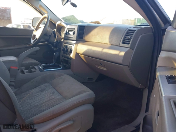 2007 Jeep Grand Cherokee Laredo with VIN 1J8GS48K07C630303, listed as a IAAI auction lot 40993022 with 254,294 mi miles. Bid and sale history available at carsss.com. Image 5.