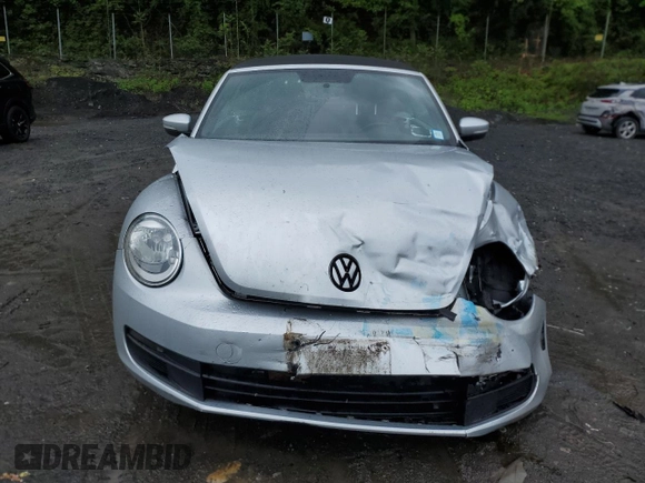 2013 Volkswagen Beetle 2.5L w/Sound/Nav z VIN 3VW5P7ATXDM812019, wystawiony jako Copart lot #56921485 z przebiegiem Nie podano mil oraz Szkoda całkowita • Salvage title. Historia ofert i sprzedaży dostępna na DreamBid. Obrazek 5.