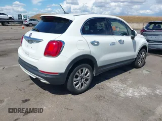 2016 FIAT 500X Lounge z VIN ZFBCFXDT0GP333273, wystawiony jako IAAI lot #42269130 z przebiegiem 98 707 mil mil oraz . Historia ofert i sprzedaży dostępna na DreamBid. Obrazek 4.