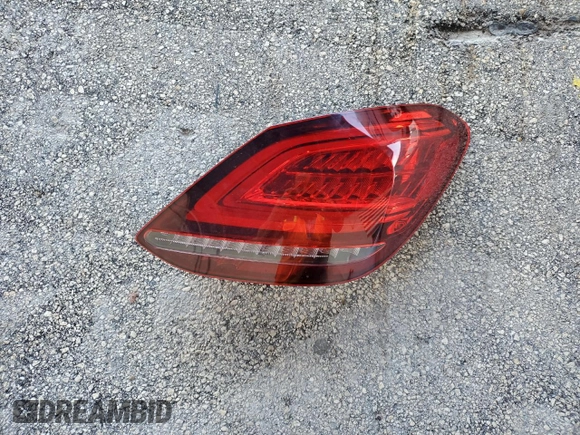 2019 Mercedes-Benz C 300 z VIN 55SWF8DB8KU289988, wystawiony jako Copart lot #55739365 z przebiegiem 65 277 mil mil oraz Szkoda całkowita • Salvage title. Historia ofert i sprzedaży dostępna na DreamBid. Obrazek 10.