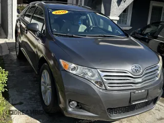 2010 Toyota Venza with VIN 4T3ZA3BB0AU032898, listed as a IAAI auction lot 41842002 with 137,992 mi miles. Bid and sale history available at carsss.com. Image 1.