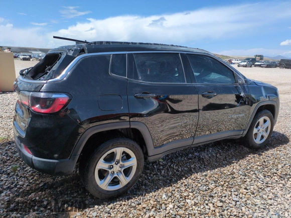 2023 Jeep Compass Latitude z VIN 3C4NJDBN0PT509800, wystawiony jako Copart lot #52729195 z przebiegiem 16 050 mil mil oraz Szkoda całkowita • Salvage title. Historia ofert i sprzedaży dostępna na DreamBid. Obrazek 3.