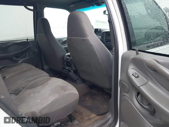 2001 Ford Expedition XLT with VIN 1FMRU15W31LA71137, listed as a IAAI auction lot 41960736 with 218,896 mi miles and . Bid and sale history available at DreamBid. Image 8.