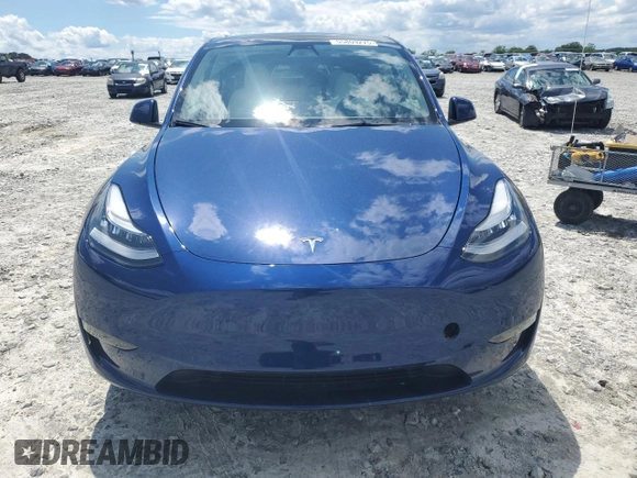 2022 Tesla Model Y Long Range z VIN 7SAYGDEE4NF426893, wystawiony jako Copart lot #55809275 z przebiegiem 16 083 mil mil oraz Szkoda całkowita • Salvage title. Historia ofert i sprzedaży dostępna na DreamBid. Obrazek 5.