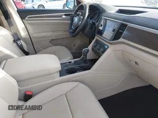 2018 Volkswagen Atlas SE with VIN 1V2DR2CA6JC526557, listed as a IAAI auction lot 41420788 with 135,149 mi miles and . Bid and sale history available at DreamBid. Image 5.