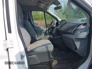 2015 Ford Transit Cargo z VIN 1FTNR1ZM5FKA65799, wystawiony jako IAAI lot #42473586 z przebiegiem 99 756 mil mil oraz . Historia ofert i sprzedaży dostępna na DreamBid. Obrazek 5.