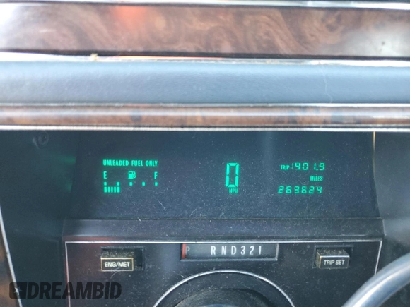 1992 Cadillac Brougham z VIN 1G6DW54E7NR707492, wystawiony jako Copart lot #79950214 z przebiegiem 263 624 mil mil oraz Tytuł czysty. Historia ofert i sprzedaży dostępna na DreamBid. Obrazek 9.