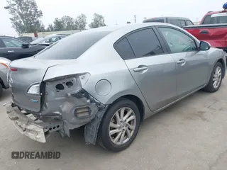 2012 Mazda 3 i Touring z VIN JM1BL1V85C1547347, wystawiony jako IAAI lot #42461435 z przebiegiem 141 842 mil mil oraz . Historia ofert i sprzedaży dostępna na DreamBid. Obrazek 4.