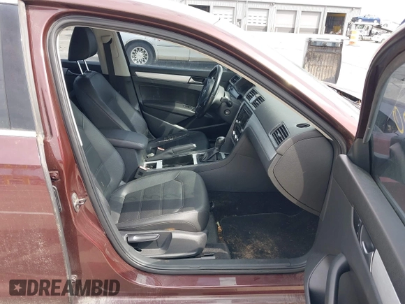 2012 Volkswagen Passat SE z VIN 1VWBH7A31CC076037, wystawiony jako IAAI lot #41905200 z przebiegiem 141 809 mil mil oraz . Historia ofert i sprzedaży dostępna na DreamBid. Obrazek 5.