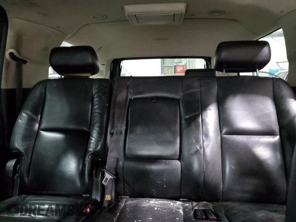 2008 Cadillac Escalade ESV with VIN 1GYFK66888R123602, listed as a Copart auction lot 50430385 with 302,214 mi miles and Clean title. Bid and sale history available at DreamBid. Image 10.