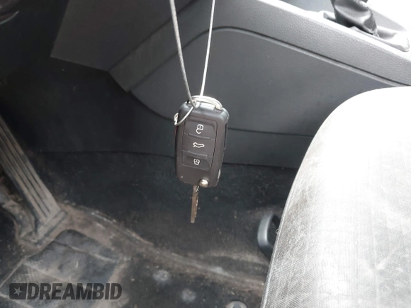 2017 Volkswagen Jetta S z VIN 3VW2B7AJ3HM303198, wystawiony jako IAAI lot #42651056 z przebiegiem 126 253 mil mil oraz . Historia ofert i sprzedaży dostępna na DreamBid. Obrazek 11.