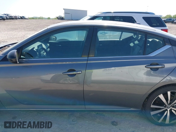 2019 Nissan Altima 2.5 SR with VIN 1N4BL4CV0KC163432, listed as a IAAI auction lot 42130104 with 186,452 mi miles. Bid and sale history available at carsss.com. Image 14.